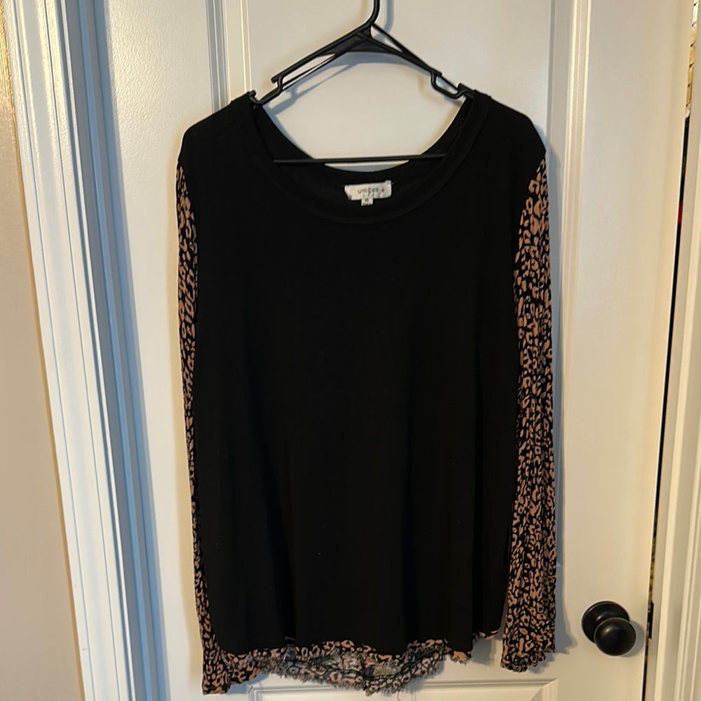 Umgee Black Asymmetrical Relaxed Blouse